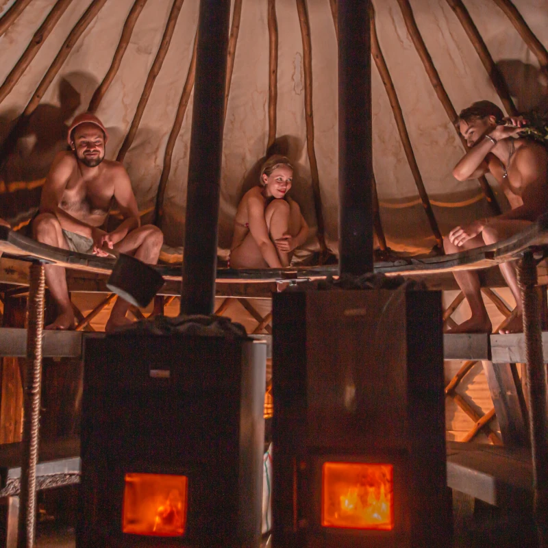 Bussi- tai pyöräretki jurttasaunalle